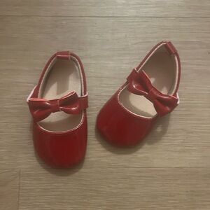 Girls Red Patent Mary Jane Shoes with Bow - never worn